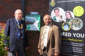 Loddon Valley Lions President and The Mayor with the newly installed Defibrillator